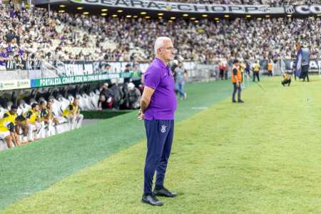 Dorival Júnior comandou o Corinthians na vitória contra o Ceará