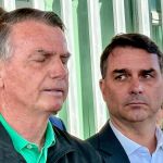 Após pedido de podcast, Flávio diz que Bolsonaro não dará entrevistas