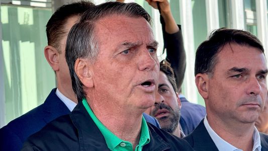 Jair Bolsonaro falou com jornalistas nesta quinta-feira (17) no Senado