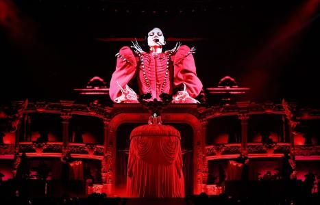 Lady Gaga estreia The Mayhem Ball