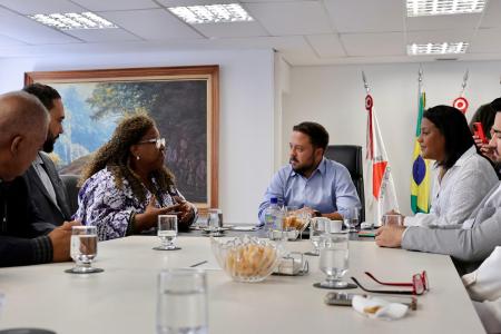 Ministra dos Direitos Humanos, Macaé Evaristo, em reunião com o prefeito de Nova Lima, João Marcelo