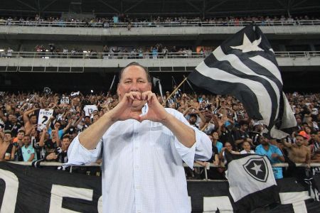 Botafogo de John Textor sofre transferban da Fifa