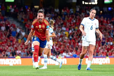 Del Castilho comemora seu gol pela Espanha diante da Suíça