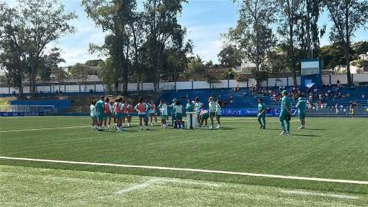 Cabulosas, time feminino do Cruzeiro, em treino aberto na Toca da Raposa