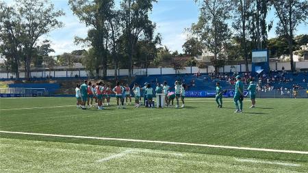 Cabulosas, time feminino do Cruzeiro, em treino aberto na Toca da Raposa