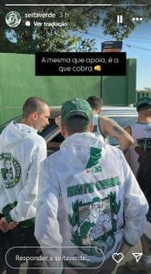 A torcida organizada 'Seita Verde' esteve no CT Lanna Drumond neste sábado (19)