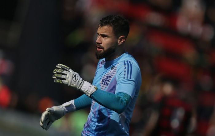 Matheus Cunha, alvo do Cruzeiro, em jogo pelo Flamengo