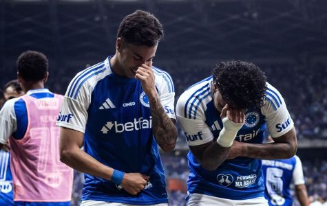 Kaio Jorge e Gabigol comemoram gol pelo Cruzeiro no Mineirão