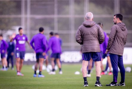 Dorival Júnior está pressionado após a derrota para o São Paulo