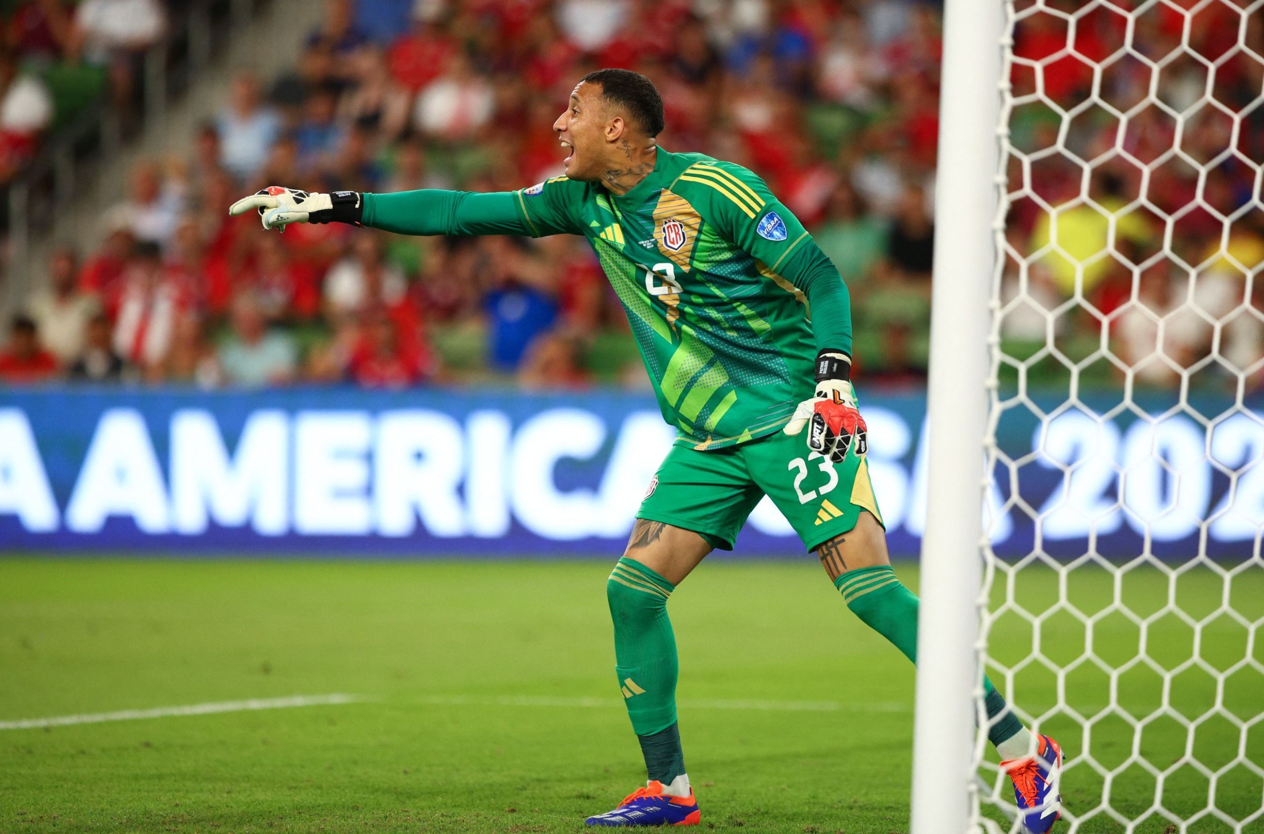 Bahia encaminha contratação de goleiro que atua na Europa