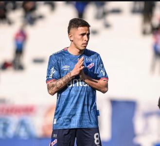 Christian Oliva é titular do Nacional, do Uruguai