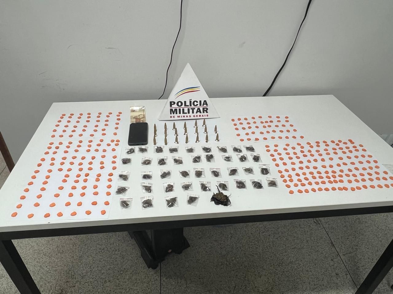 Jovem é preso fazendo delivery de drogas em Fabriciano