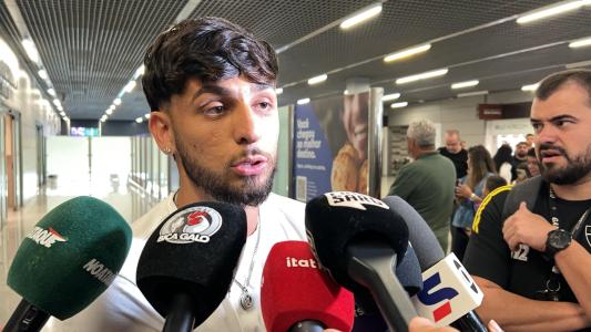 Biel chega a Belo Horizonte para assinar contrato com Atlético
