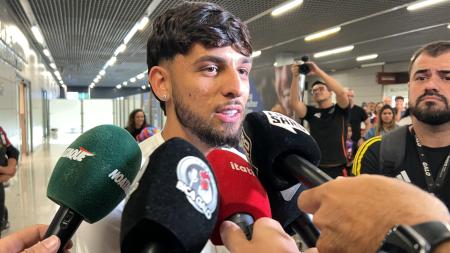 Biel, novo reforço do Atlético, no aeroporto de Confins