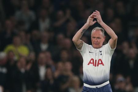Paul Gascoigne em jogo festivo do Tottenham