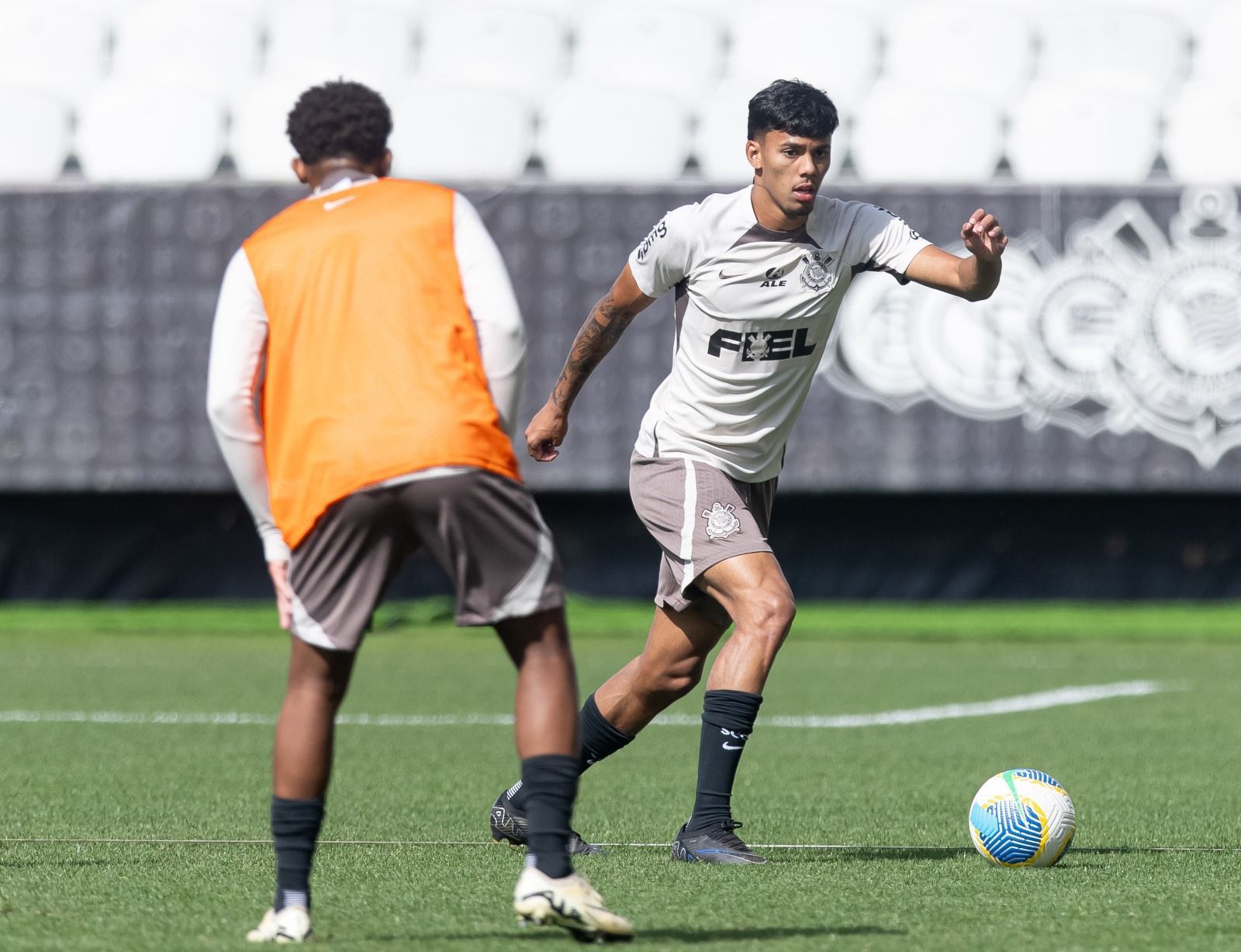 Corinthians encaminha saída de zagueiro da base para clube europeu