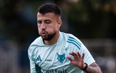 Matheus Henrique durante treinamento pelo Cruzeiro