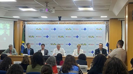 Ministro da Saúde Alexandre Padilha e convidados falam sobre o Programa Mais Médicos Especialistas
