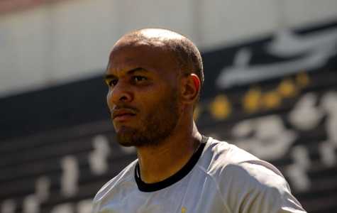 Patric durante treino pelo ABC