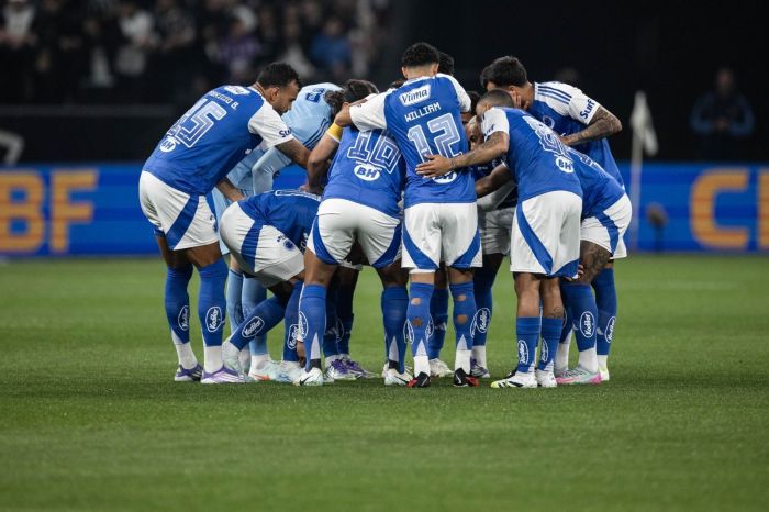 Jogadores do Cruzeiro reunidos antes de duelo com o Corinthians Jogadores do Cruzeiro reunidos antes de duelo com o Corinthians