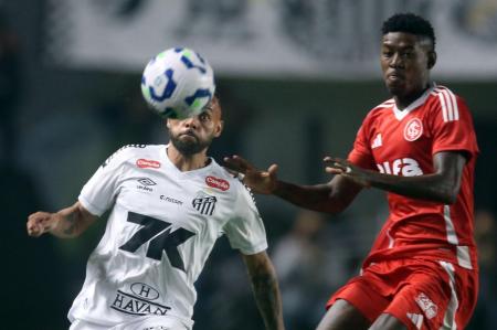 Guilherme deixou o jogo contra o Internacional ainda no primeiro tempo