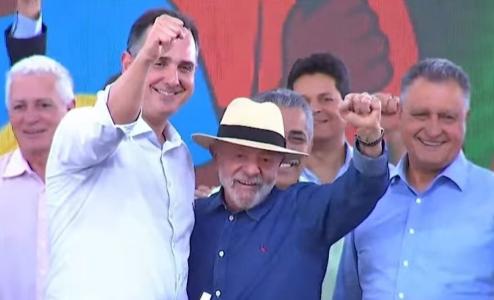 Senador Rodrigo Pacheco, ao lado do presidente Lula
