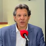 'Traidores' que querem 'sacrificar o país pela própria família', diz Haddad sobre clã Bolsonaro