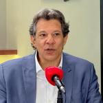 'Traidores' que querem 'sacrificar o país pela própria família', diz Haddad sobre clã Bolsonaro