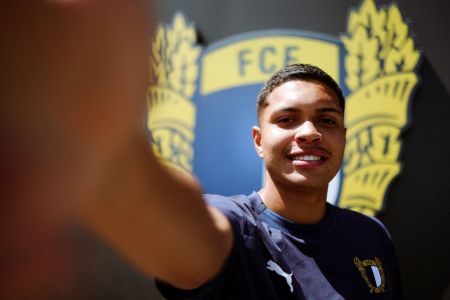 Renan Santana, zagueiro revelado pelo Atlético, é o novo reforço do Famalicão-POR