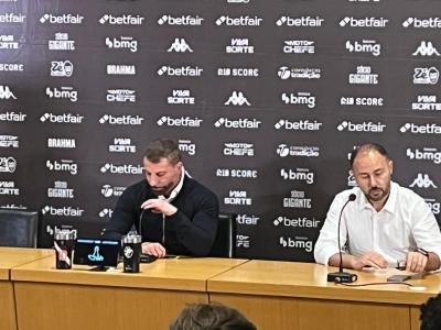 Pedrinho ao lado do CEO da SAF do Vasco, Carlos Amodeo