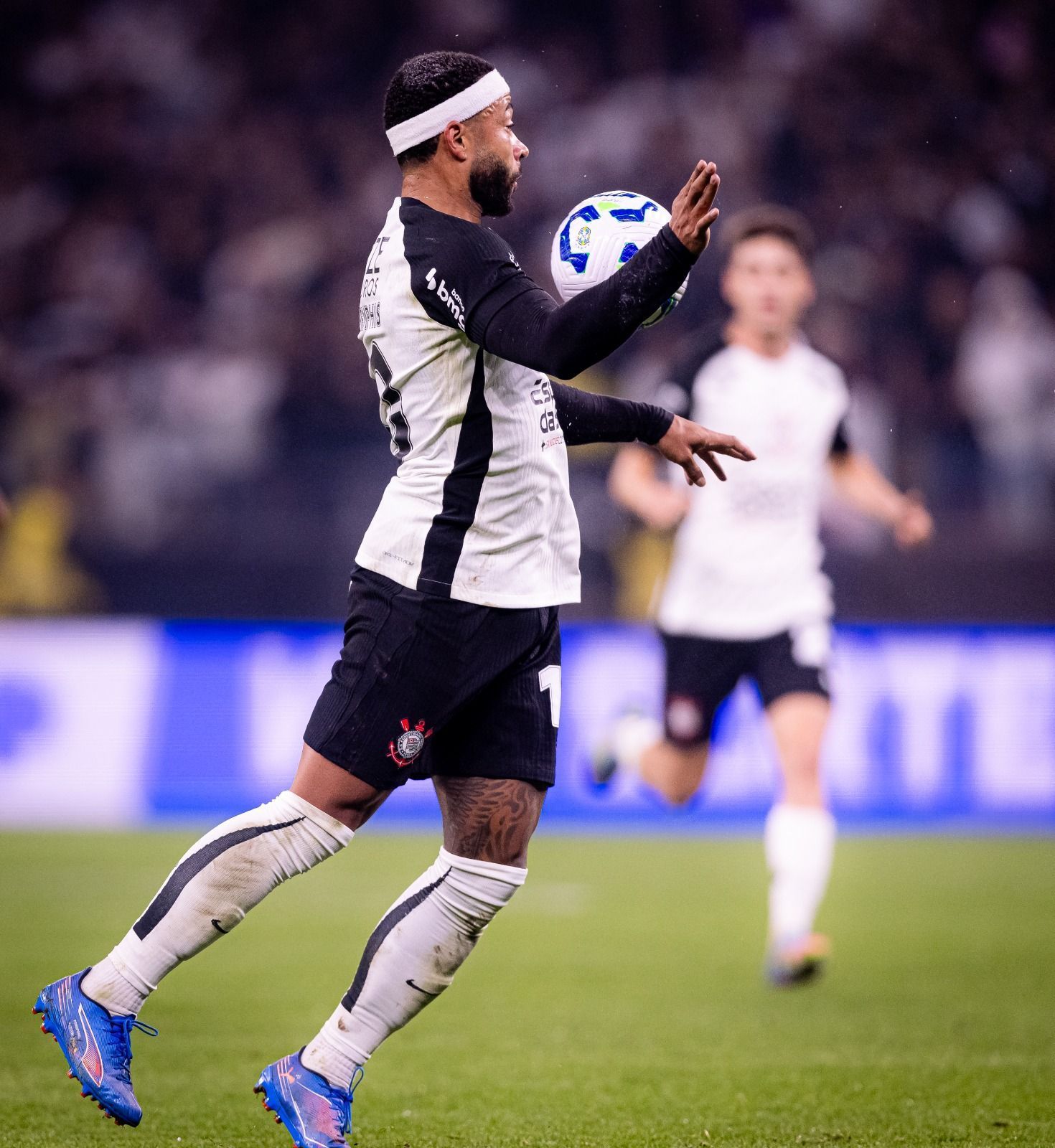 Entenda por que Memphis Depay quer seguir no Corinthians