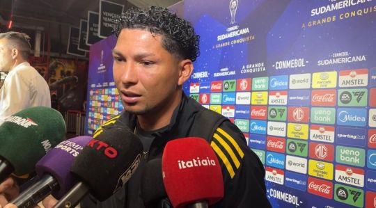 Rony em zona mista após Atlético vencer Bucaramanga nos pênaltis