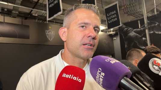 Victor Bagy, diretor do Atlético, durante zona mista na Arena MRV