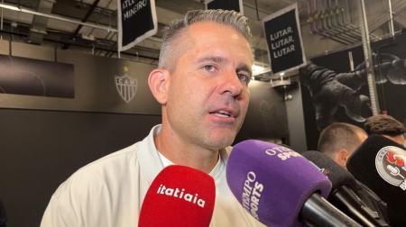 Victor Bagy, diretor do Atlético, durante zona mista na Arena MRV