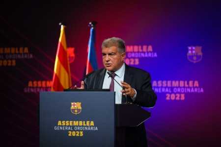 Presidente do Barcelona explica impasse na reinauguração do Camp Nou