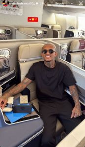 Wesley em avião rumo à Itália