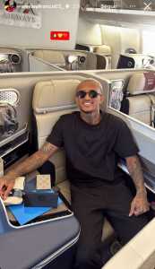 Wesley em avião rumo à Itália