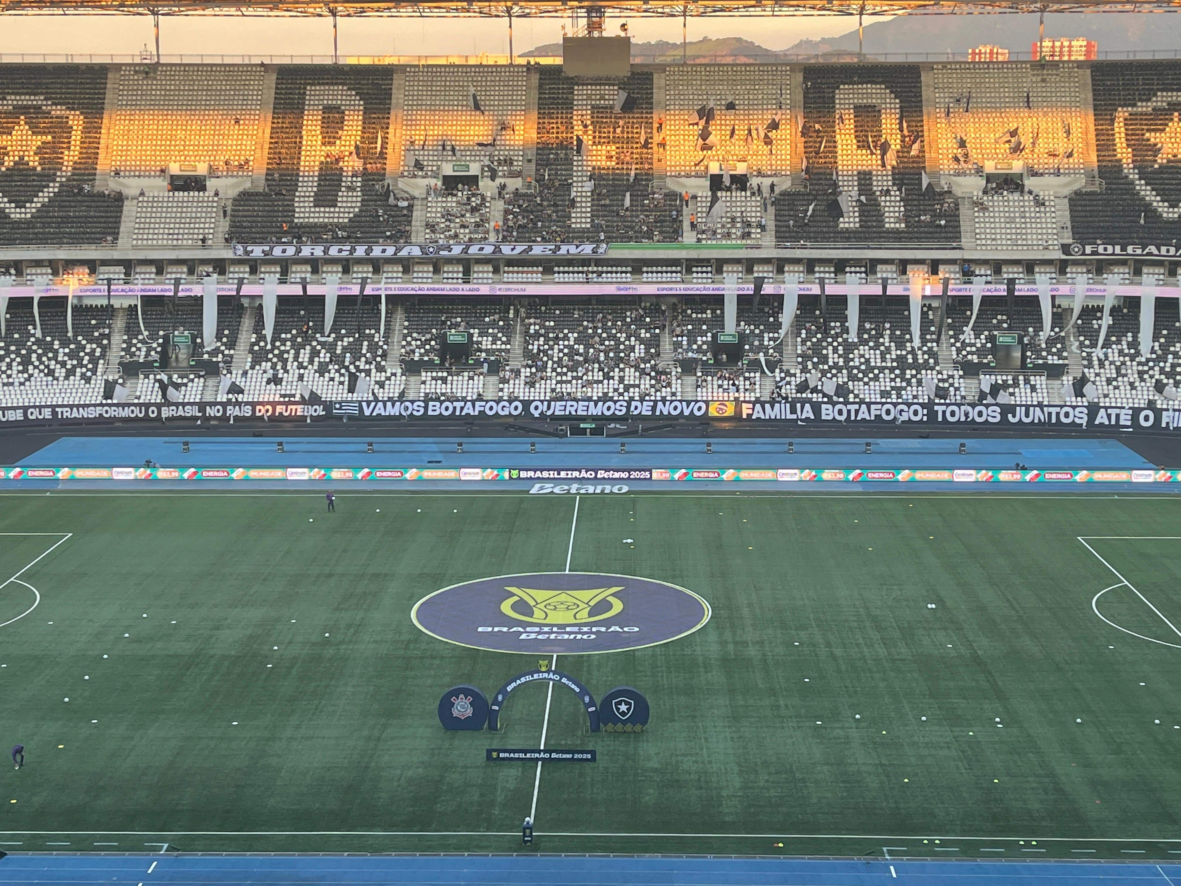Botafogo x Corinthians: veja escalações para jogo do Brasileirão