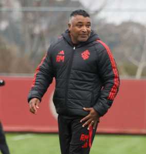 Roger Machado muda time do Inter para encarar o Vasco