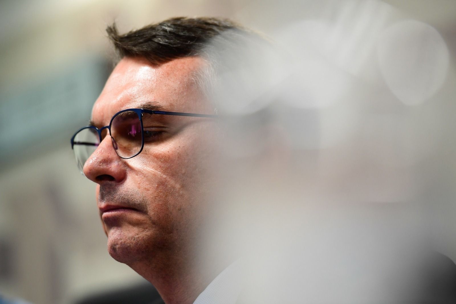 Flávio Bolsonaro responde ministro do STF e acusa Moraes de “sequestrar a democracia” brasileira