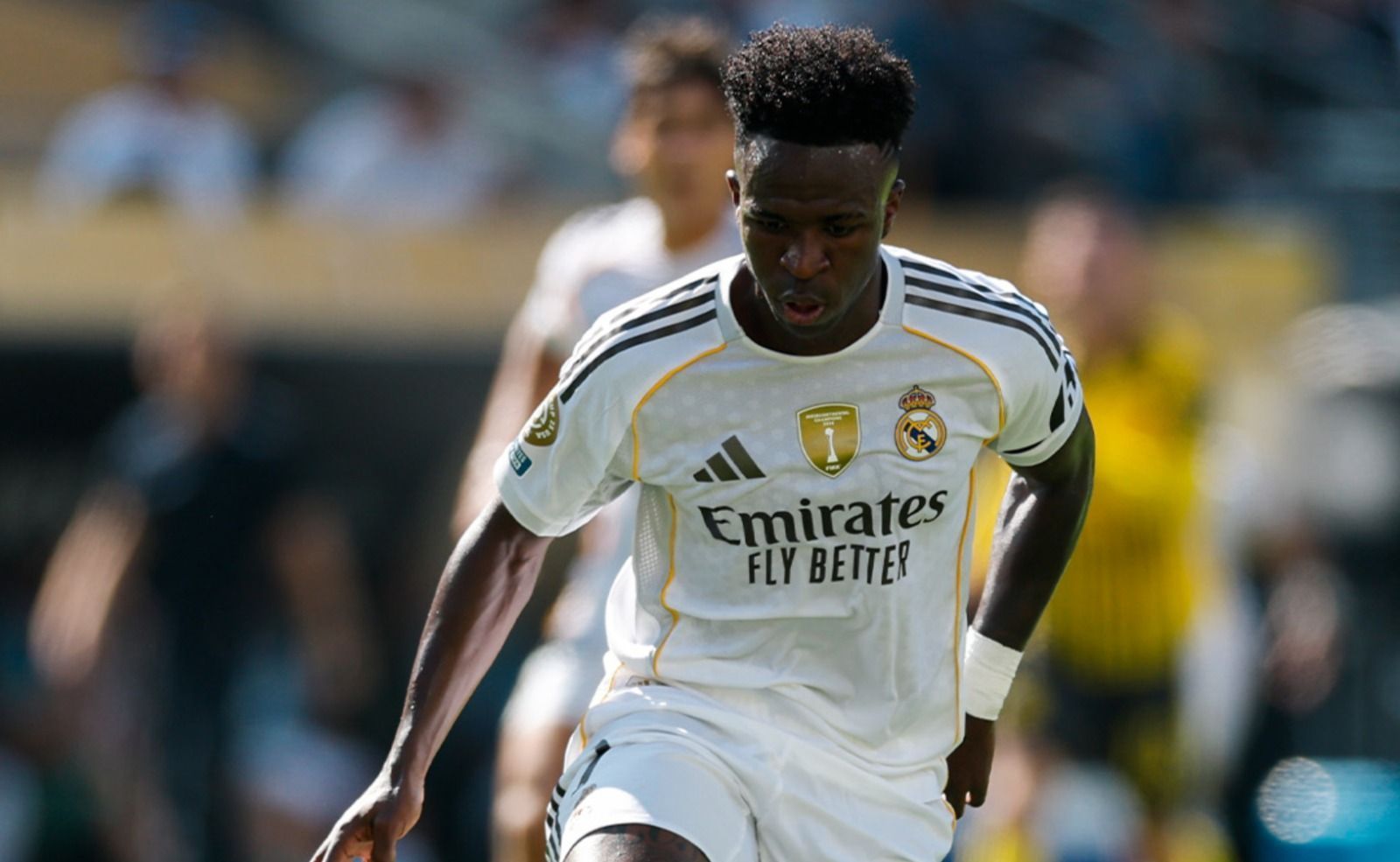 Real Madrid cogita vender Vinicius Júnior após pedido por renovação, diz jornal