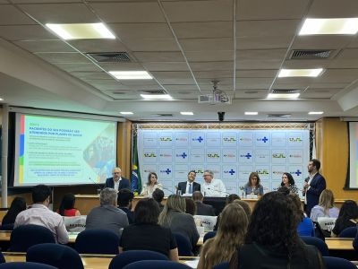 Reunião no Ministério da Saúde com ministro Alexandre Padilha e Jorge Messias, advogado da AGU