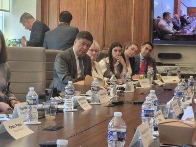 Senadores brasileiros se reúnem na Câmara de Comércio dos Estados Unidos para negociar tarifaço de Trump