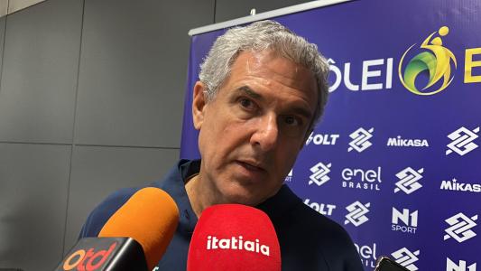 José Roberto Guimarães, técnico da Seleção Brasileira de Vôlei feminino, nesta segunda-feira (28)