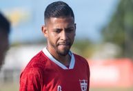 Ex-Cruzeiro, lateral que deu caneta em Neymar desfalca CRB na Copa do Brasil