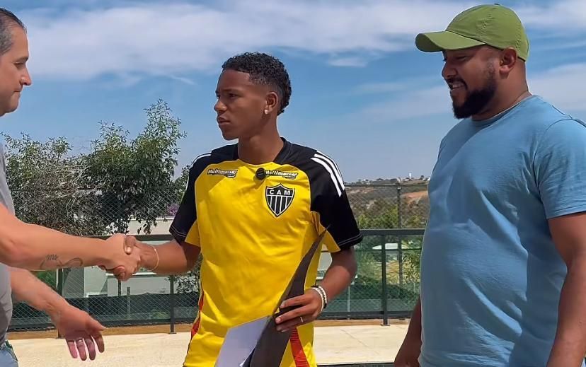 ‘Cria’ do Atlético, Veneno se muda para casa de R$ 2,5 milhões em Lagoa Santa