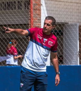 Renato Paiva muda equipe do Fortaleza contra o Grêmio