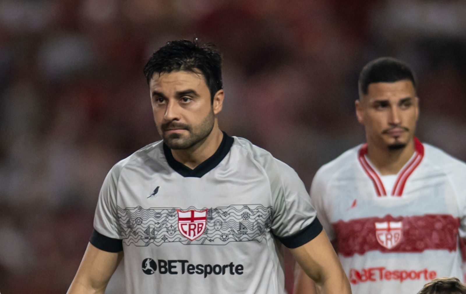 Goleiro do rock, Baggio, maestro ex-Flu e mais: os destaques do CRB contra o Cruzeiro