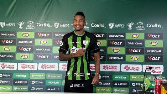 Dalbert em apresentação no América