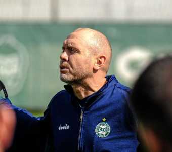Mozart Santos prepara o Coritiba para encarar o Vila Nova